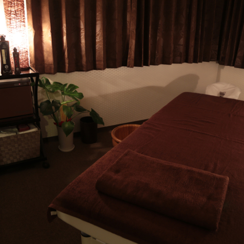 実はこんなに違う！街のマッサージ店と出張メンズエステの違い