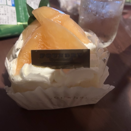 ケーキもらった🥹❤️笑